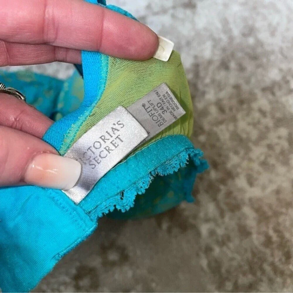 Victoria's Secret green and blue overlay push up bra Bio fit 34D in EUC